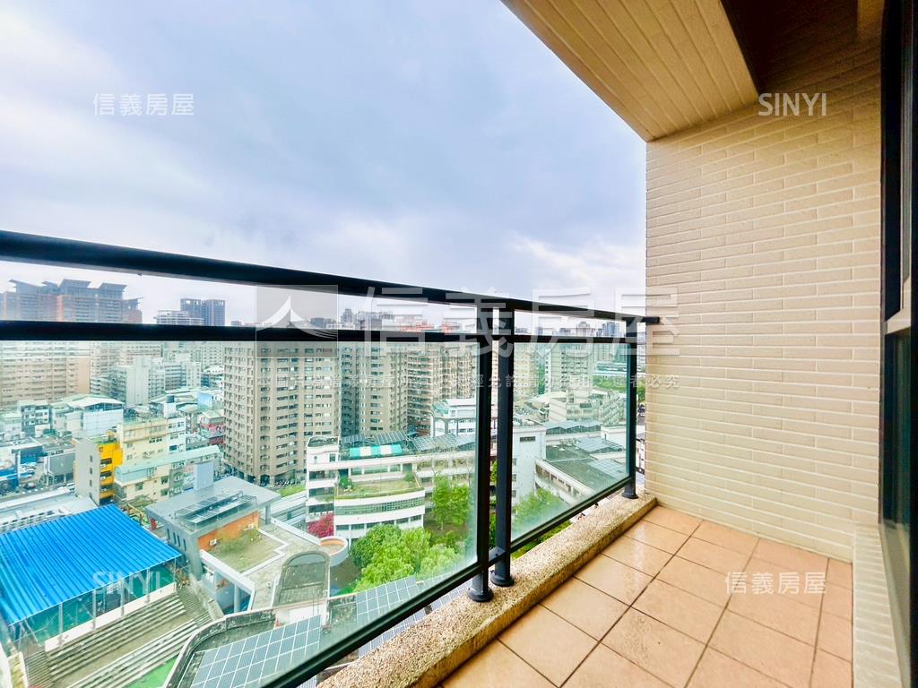 逢甲帝王戶三房車位面學校房屋室內格局與周邊環境