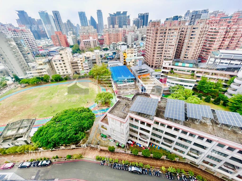 逢甲帝王戶三房車位面學校房屋室內格局與周邊環境