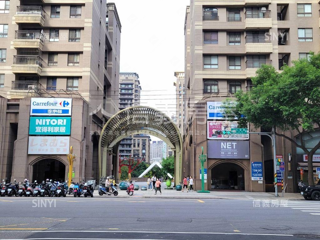 近家樂福大三房附平面車位房屋室內格局與周邊環境