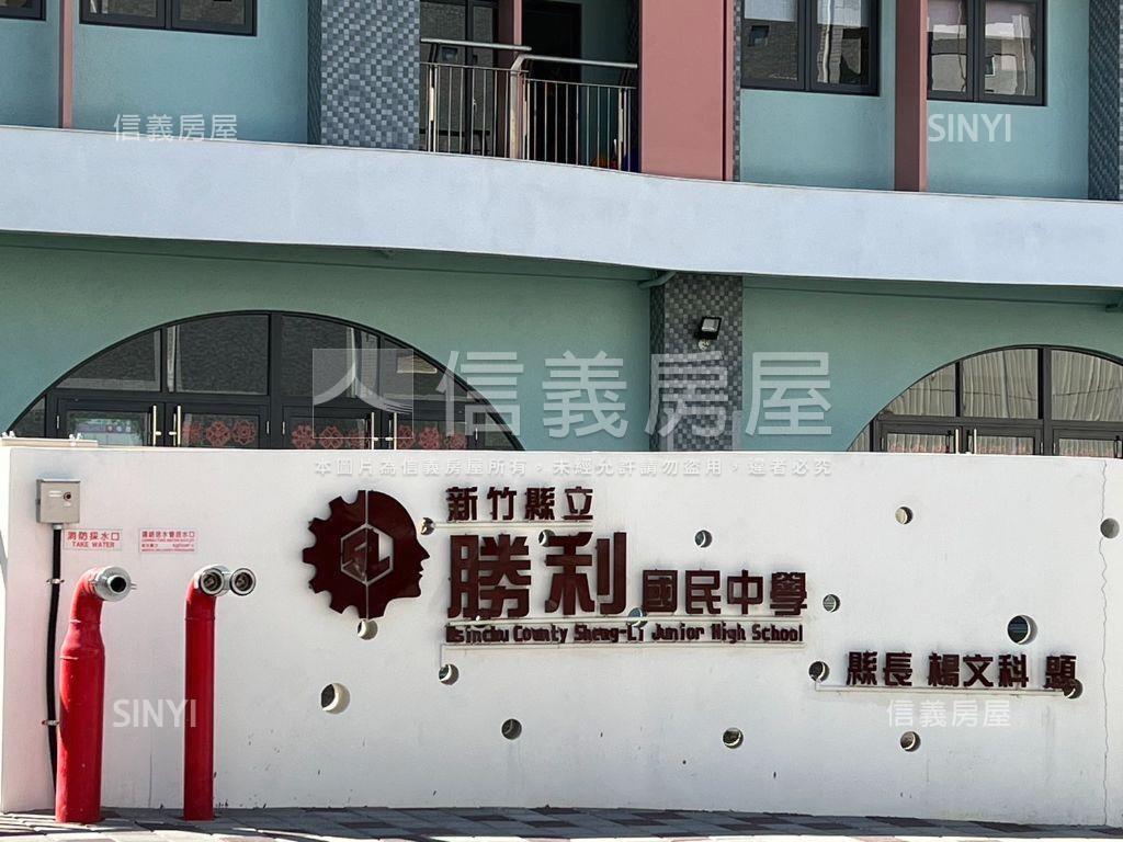 世紀行館外棟稀有露臺兩房房屋室內格局與周邊環境