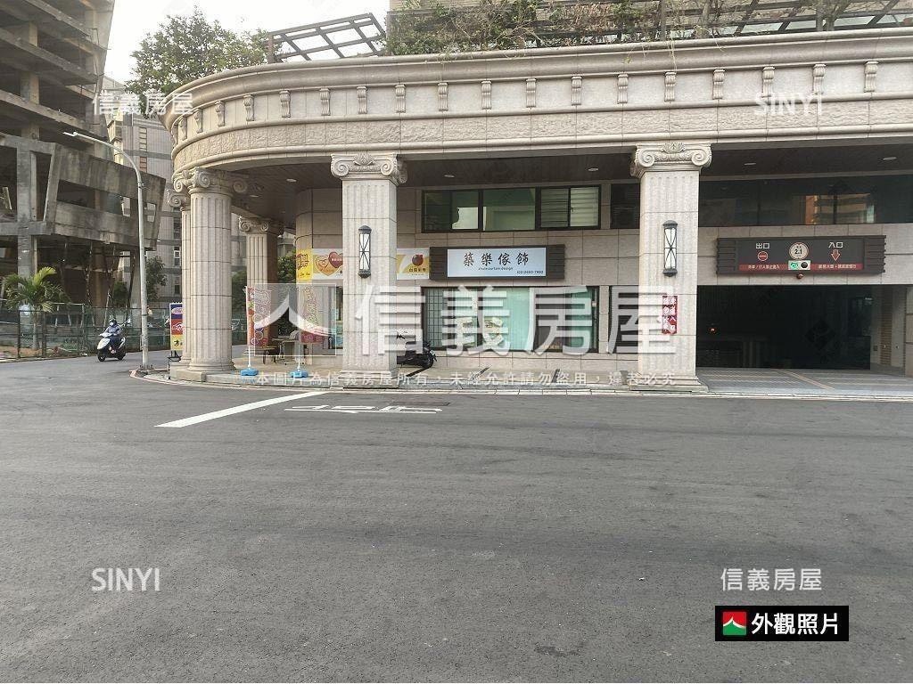 領袖黃金三角窗店面含車位房屋室內格局與周邊環境