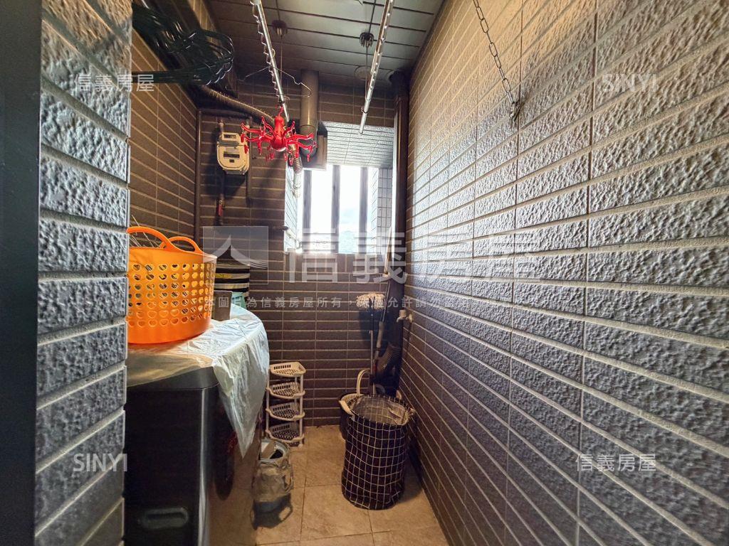 超級花園稀有兩房車位房屋室內格局與周邊環境