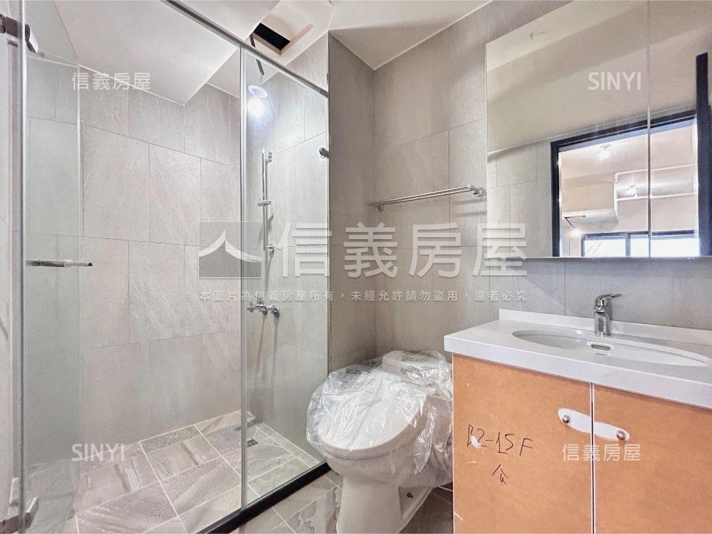 青青頂樓全新三房車位房屋室內格局與周邊環境