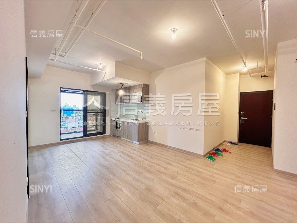 青青頂樓全新三房車位房屋室內格局與周邊環境