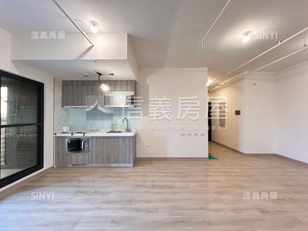 青青頂樓全新三房車位房屋室內格局與周邊環境