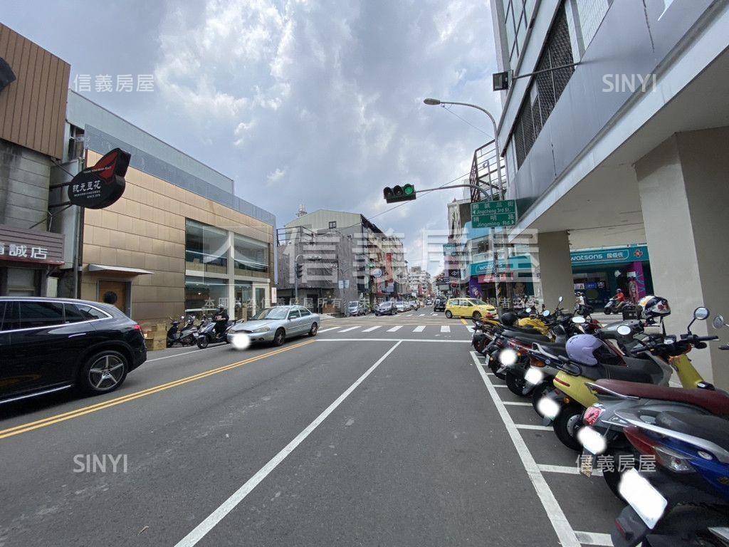 精誠５房＋大車庫電梯別墅房屋室內格局與周邊環境
