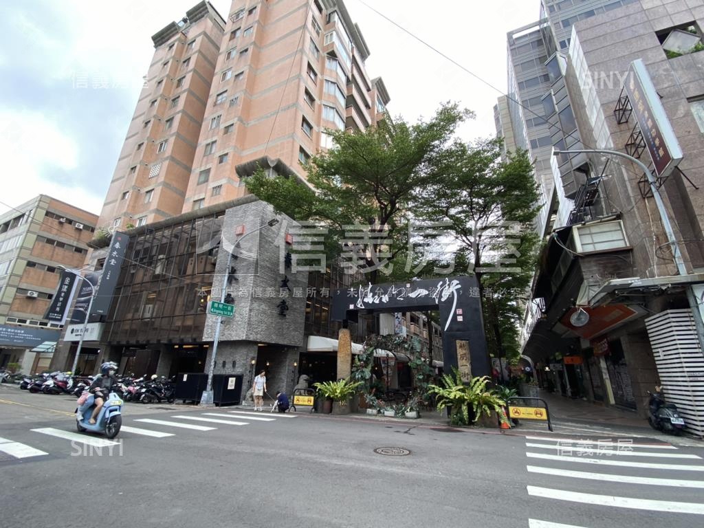 精誠５房＋大車庫電梯別墅房屋室內格局與周邊環境