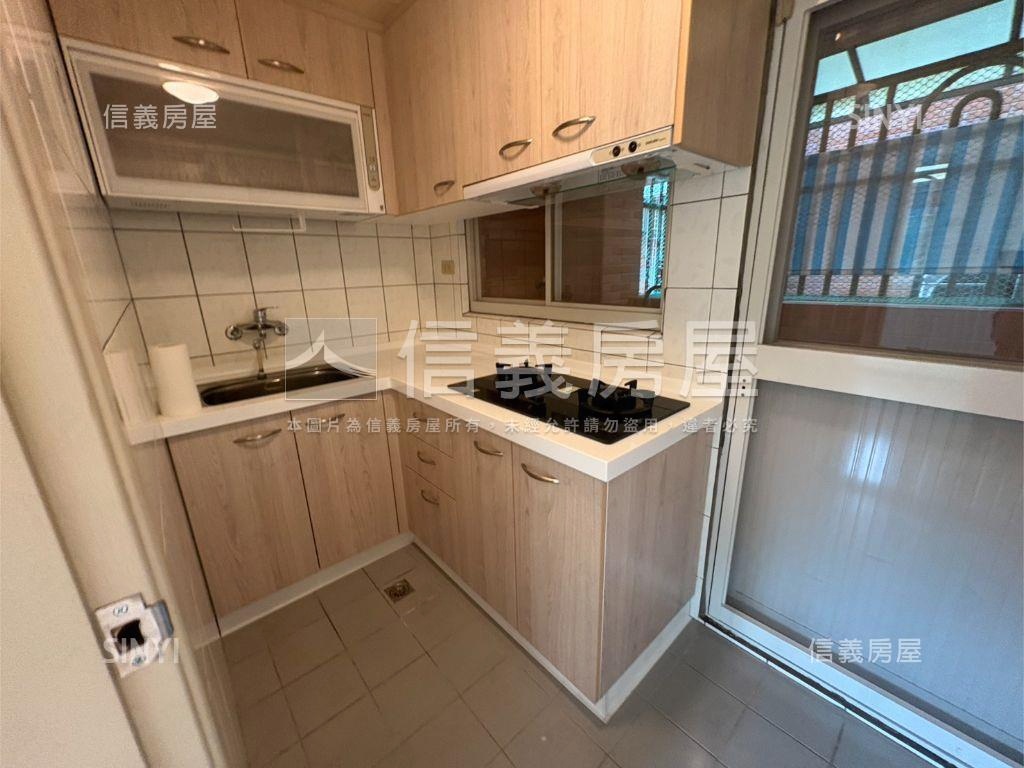 專任甲上居３房２衛次頂樓房屋室內格局與周邊環境