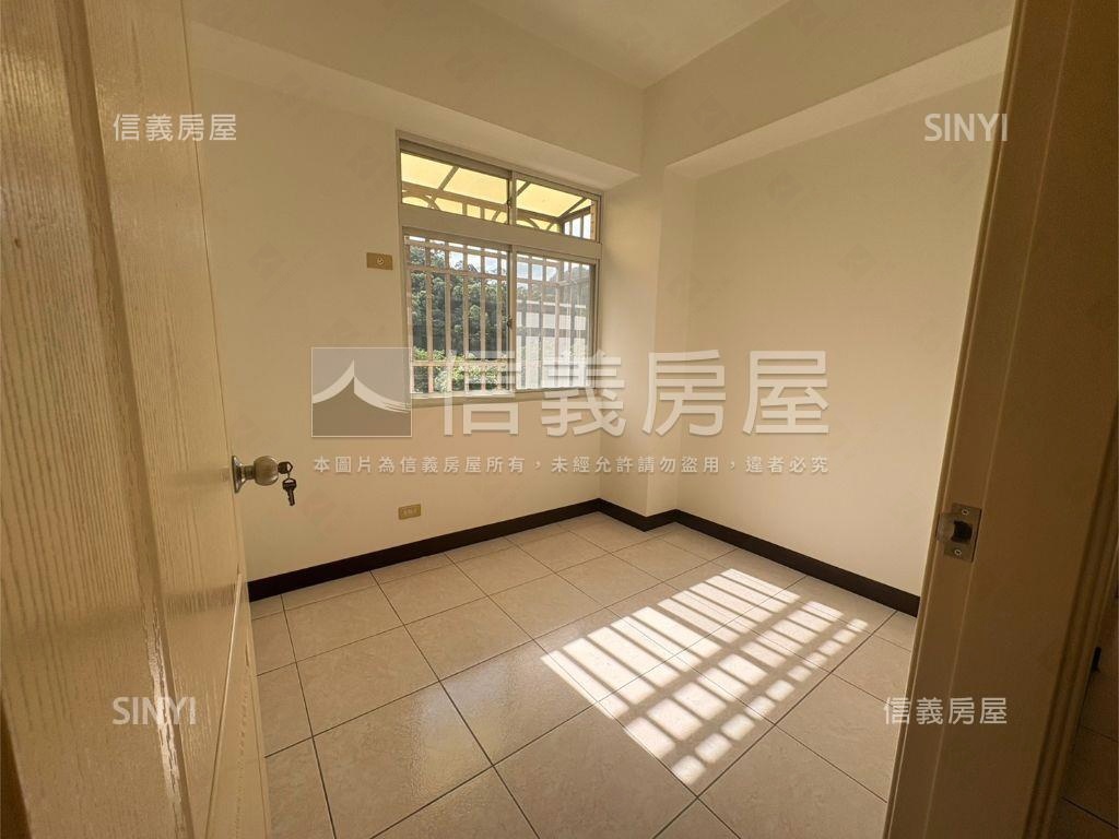 專任甲上居３房２衛次頂樓房屋室內格局與周邊環境