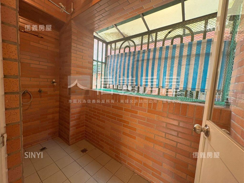 專任甲上居３房２衛次頂樓房屋室內格局與周邊環境