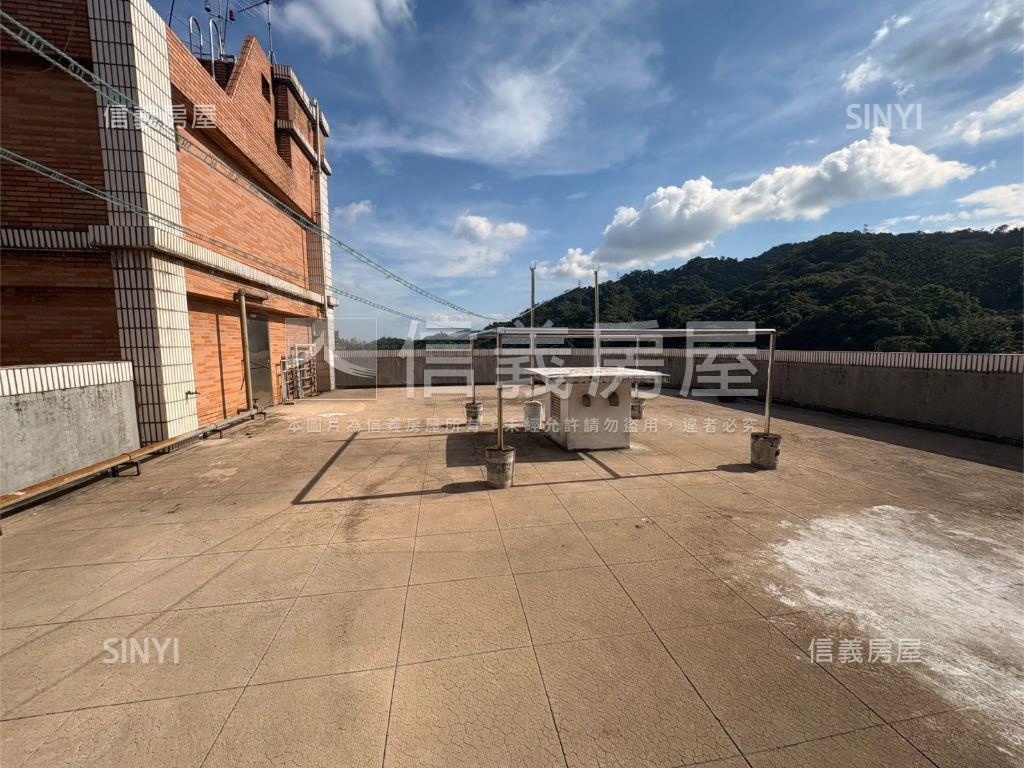 專任甲上居３房２衛次頂樓房屋室內格局與周邊環境