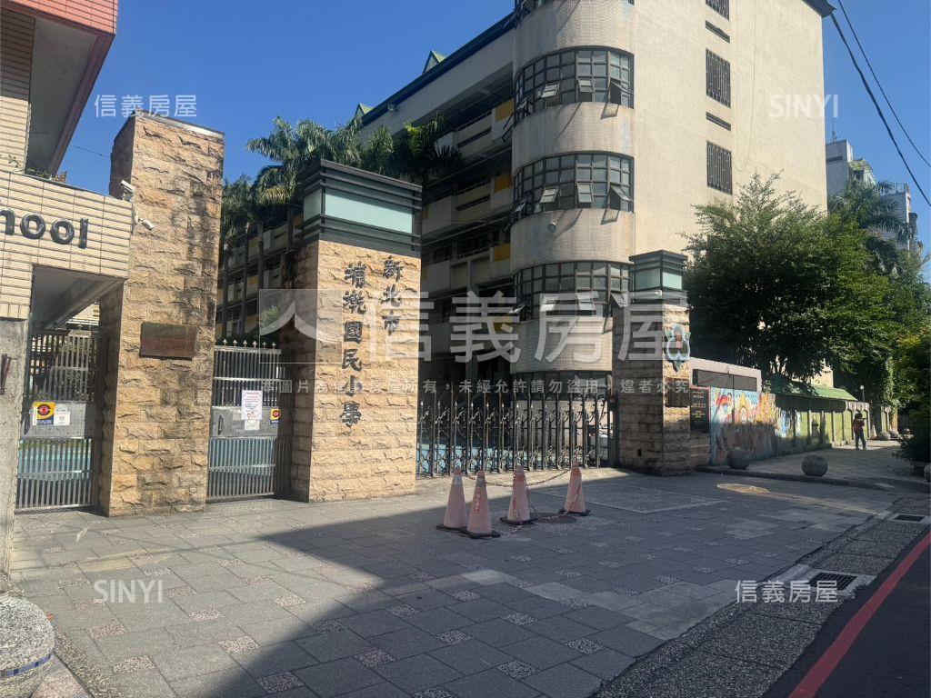 專任永豐街稀有二樓釋出房屋室內格局與周邊環境