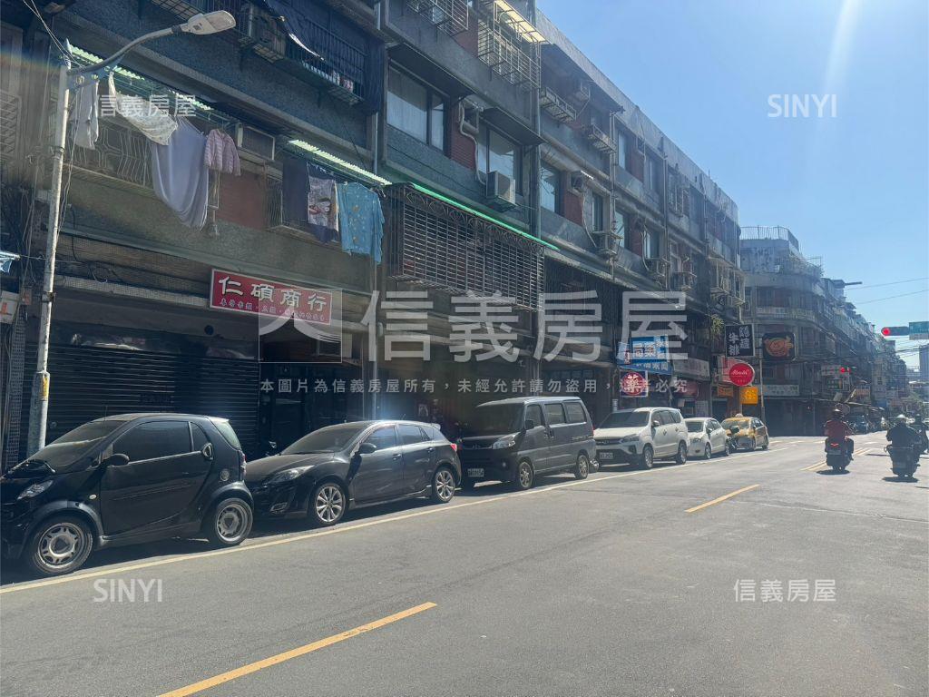 專任永豐街稀有二樓釋出房屋室內格局與周邊環境