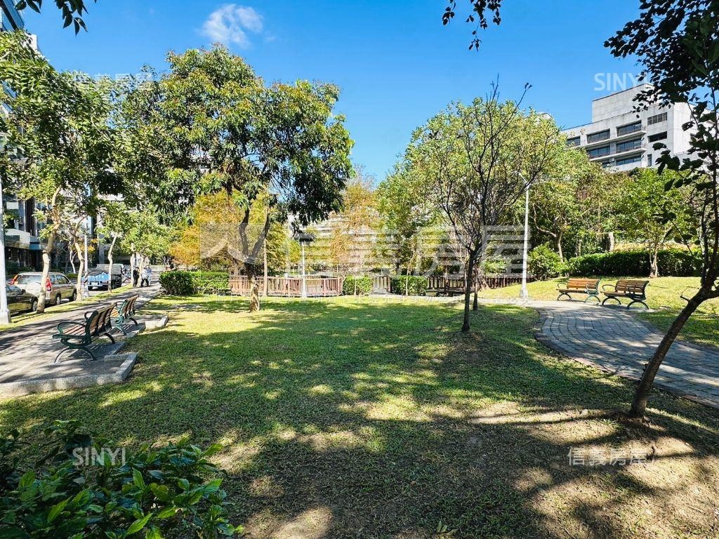 專賣｜近捷運電梯三面採光房屋室內格局與周邊環境