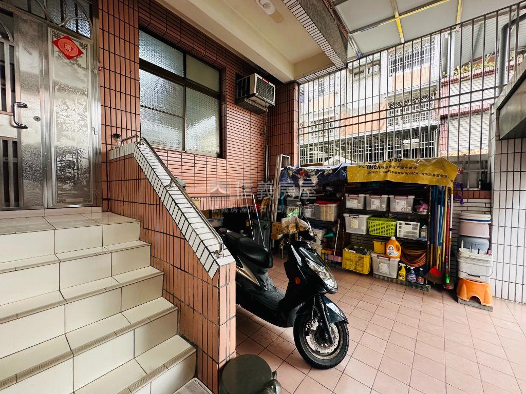 屏東棒球場邊間車庫透天房屋室內格局與周邊環境