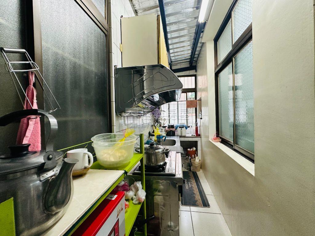 屏東棒球場邊間車庫透天房屋室內格局與周邊環境