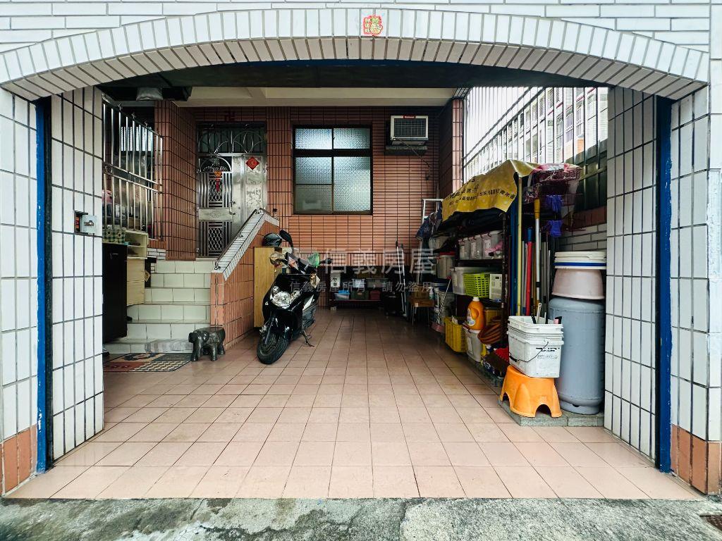 屏東棒球場邊間車庫透天房屋室內格局與周邊環境
