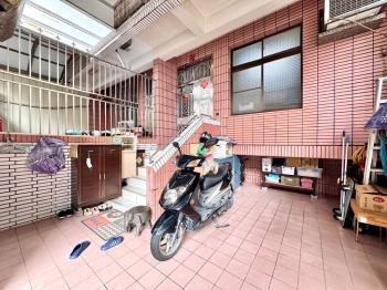 屏東棒球場邊間車庫透天