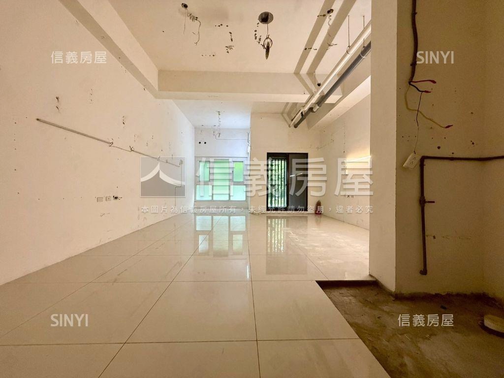 陽光小資挑高辦公室房屋室內格局與周邊環境