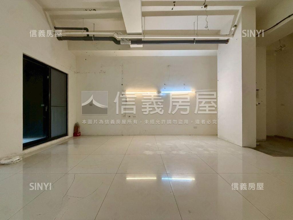 陽光小資挑高辦公室房屋室內格局與周邊環境