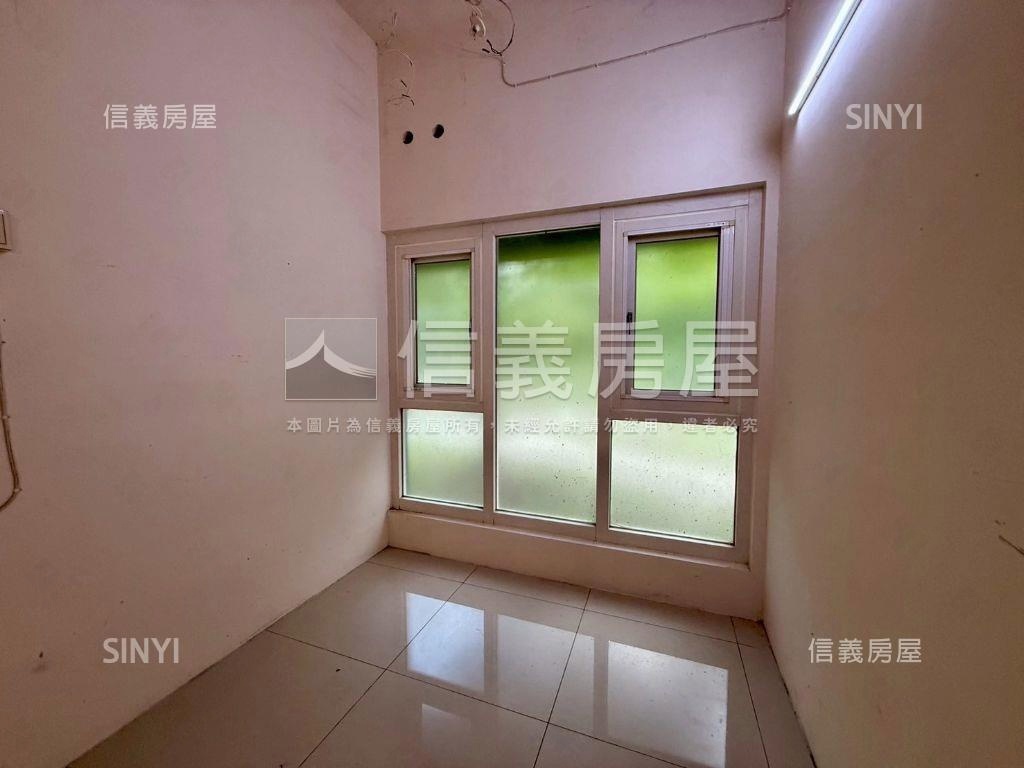陽光小資挑高辦公室房屋室內格局與周邊環境