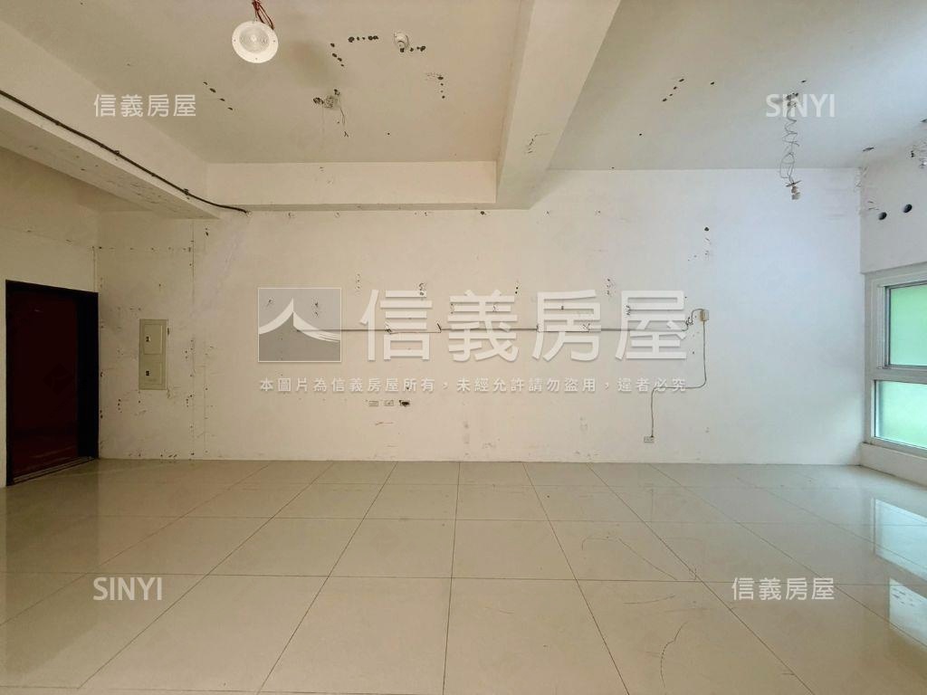 陽光小資挑高辦公室房屋室內格局與周邊環境