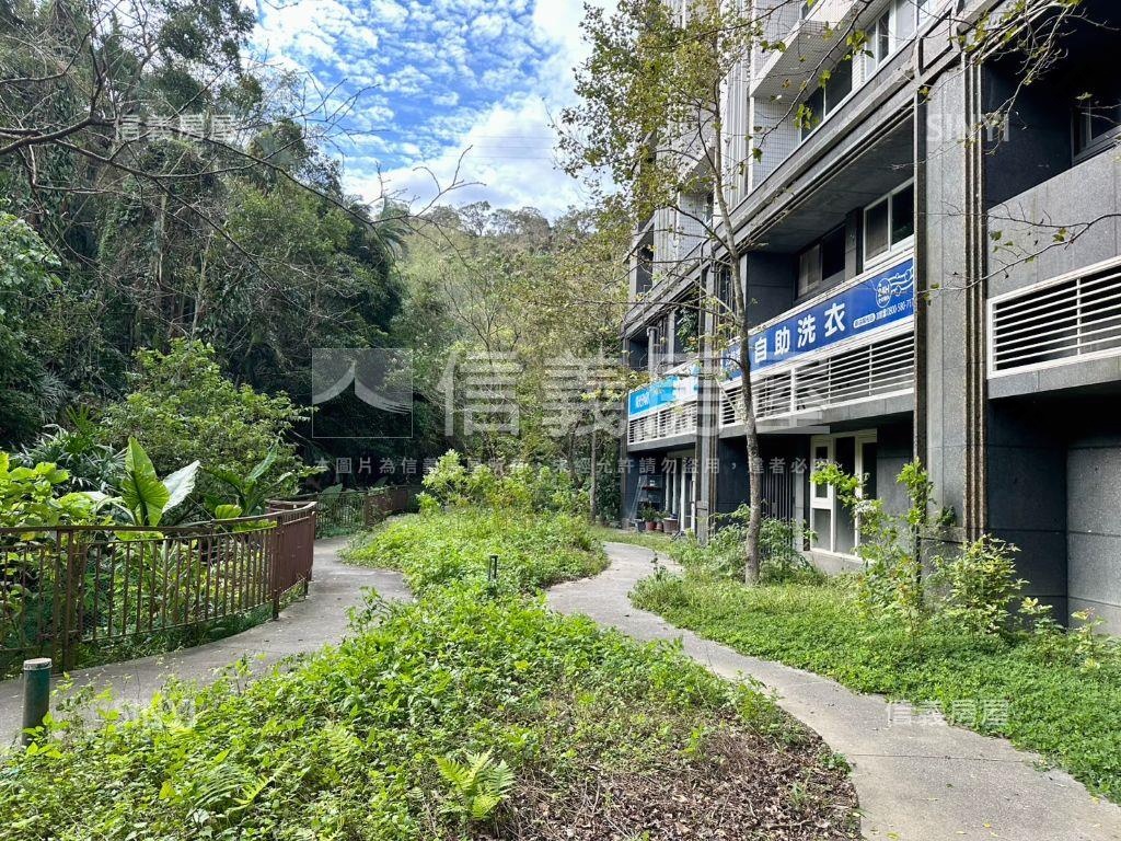 陽光小資挑高辦公室房屋室內格局與周邊環境