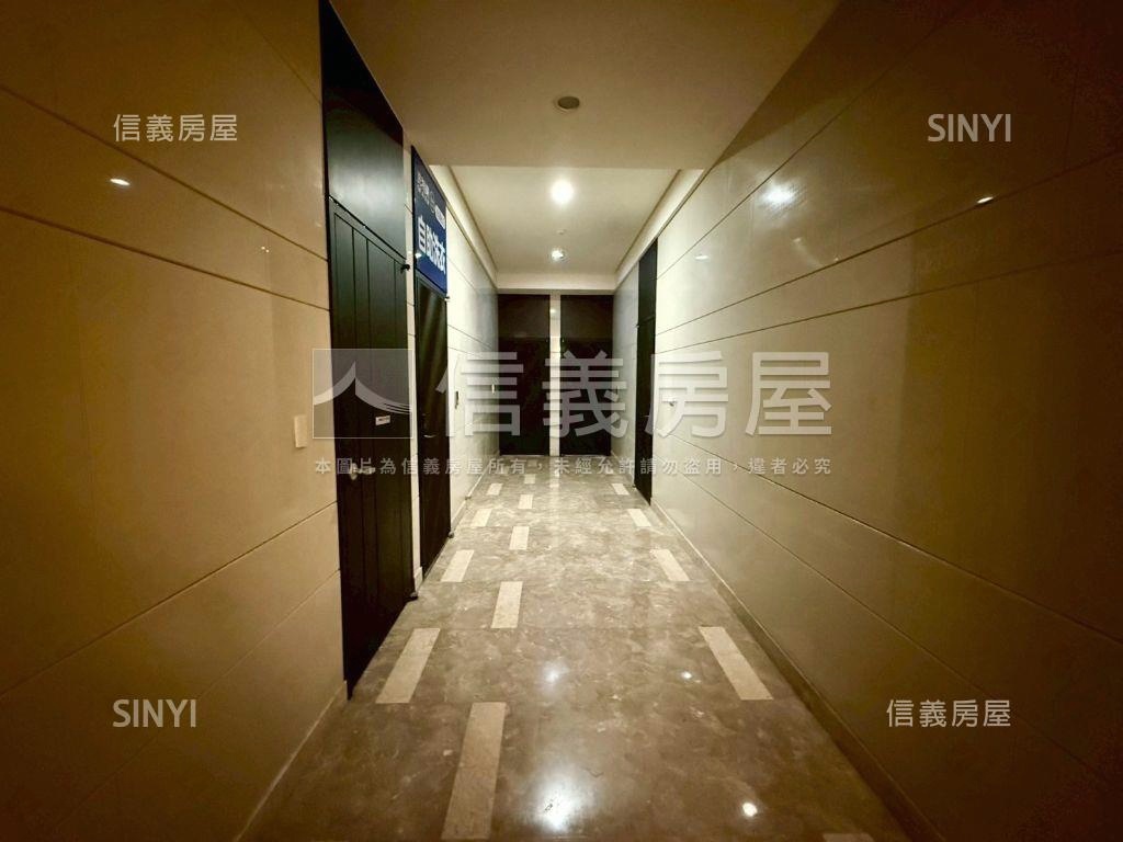 陽光小資挑高辦公室房屋室內格局與周邊環境