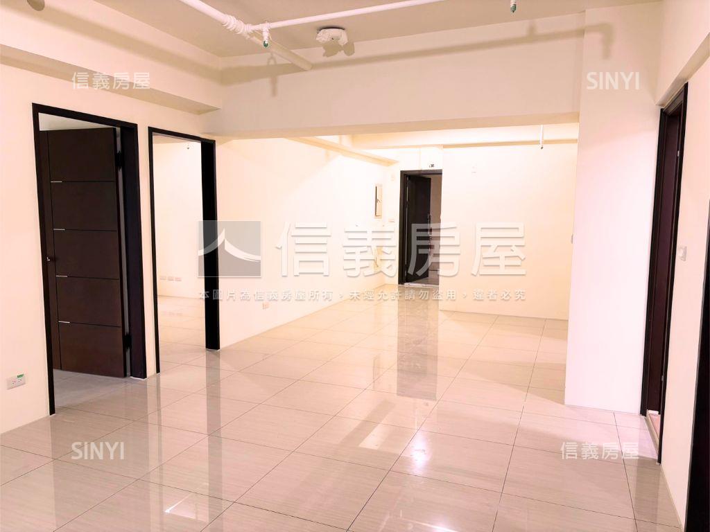 直面基隆港約４７坪大空間房屋室內格局與周邊環境