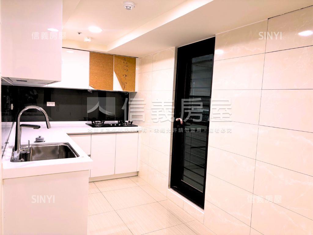 直面基隆港約４７坪大空間房屋室內格局與周邊環境