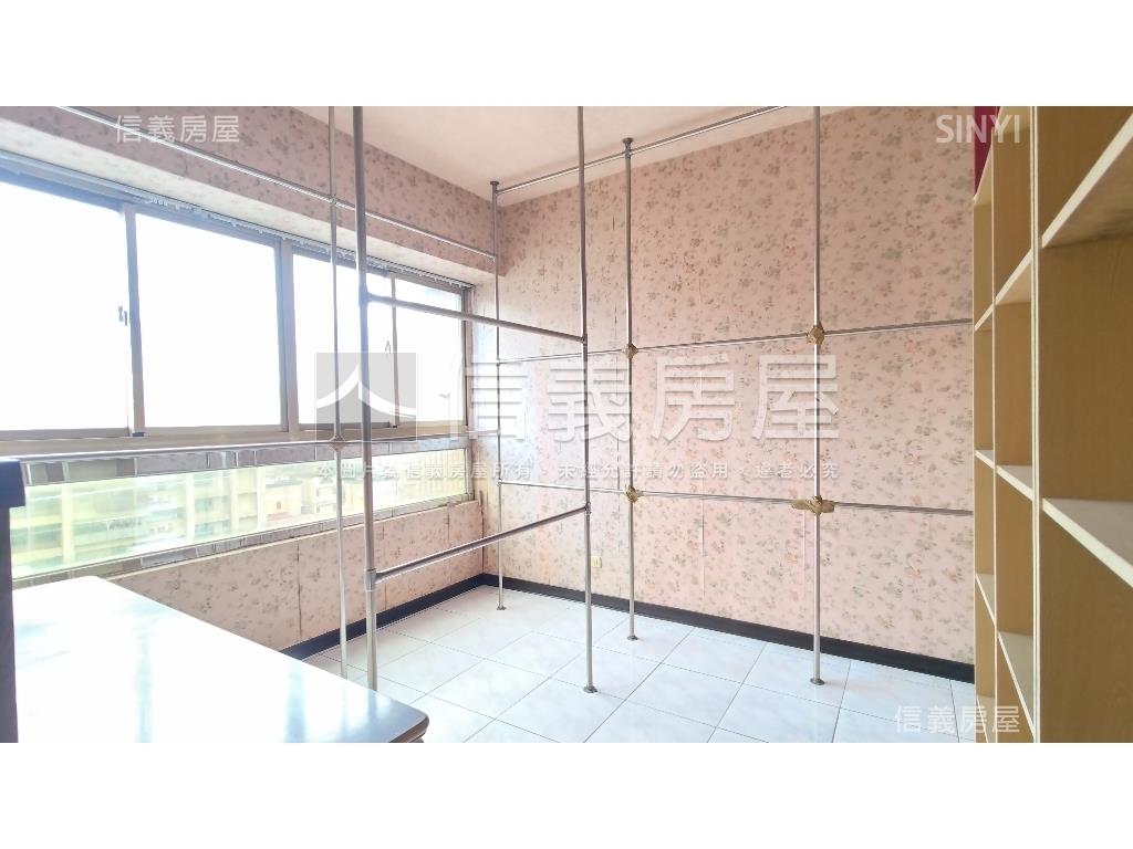 龍品天廈近捷運雙車位房屋室內格局與周邊環境