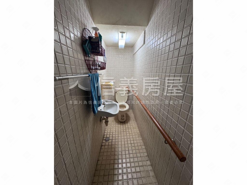 稀有臨活路日式透天房屋室內格局與周邊環境