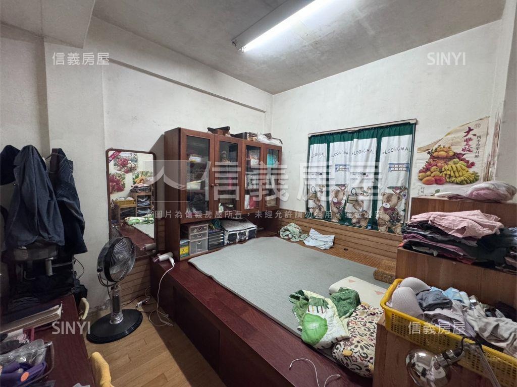稀有臨活路日式透天房屋室內格局與周邊環境