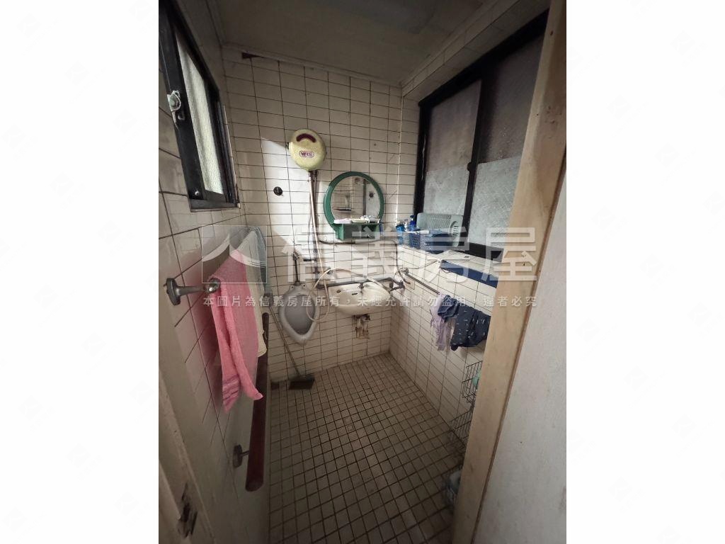 稀有臨活路日式透天房屋室內格局與周邊環境