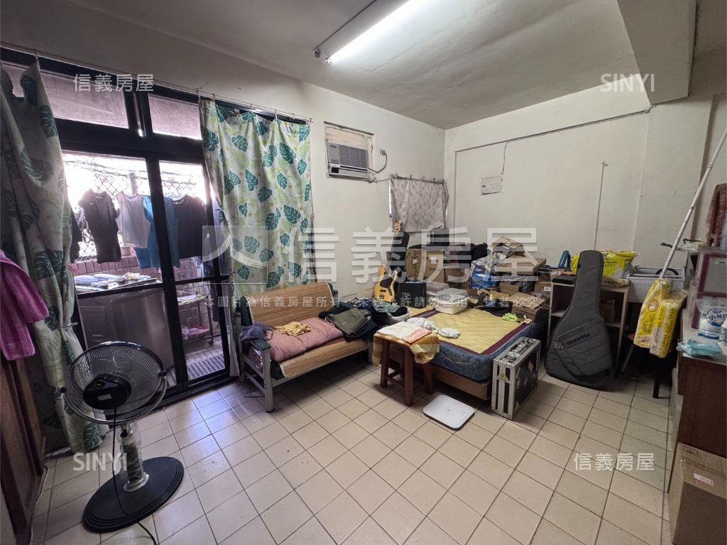 稀有臨活路日式透天房屋室內格局與周邊環境