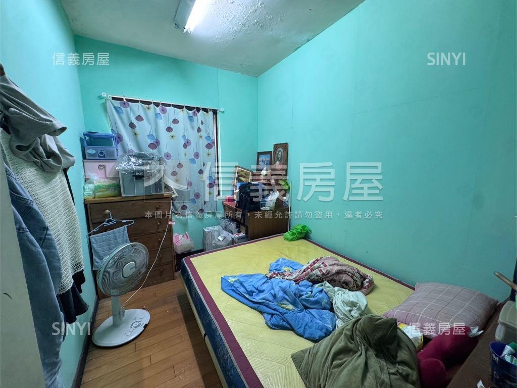 稀有臨活路日式透天房屋室內格局與周邊環境