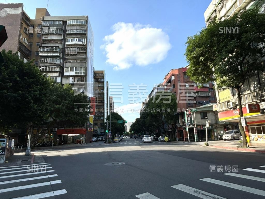中華路上大金店面房屋室內格局與周邊環境