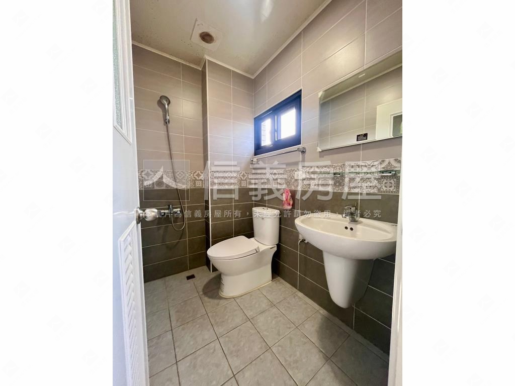 璞悅敦峰美透天房屋室內格局與周邊環境