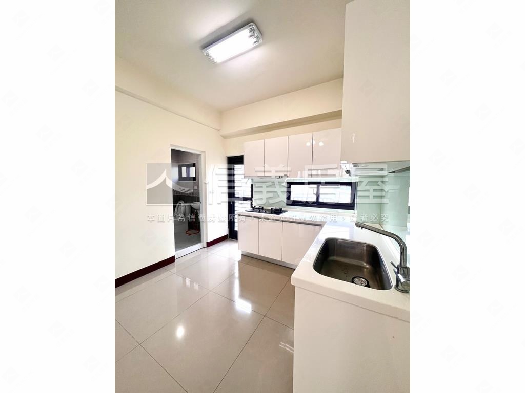 璞悅敦峰美透天房屋室內格局與周邊環境