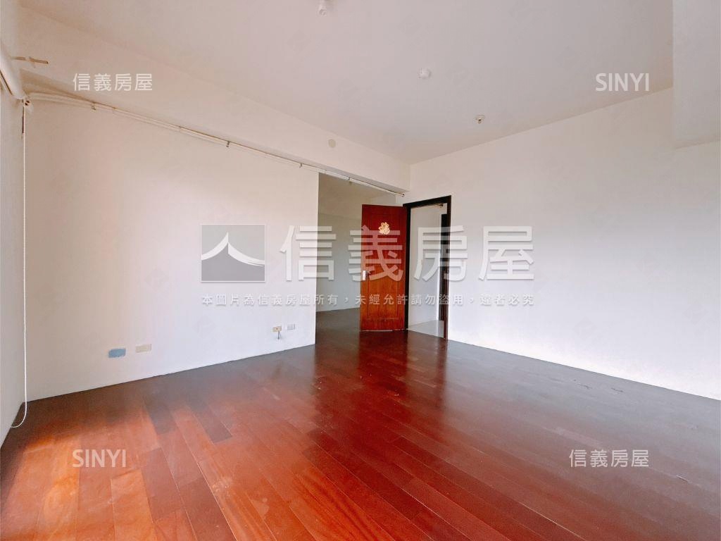 愛河首排️四房雙平車房屋室內格局與周邊環境