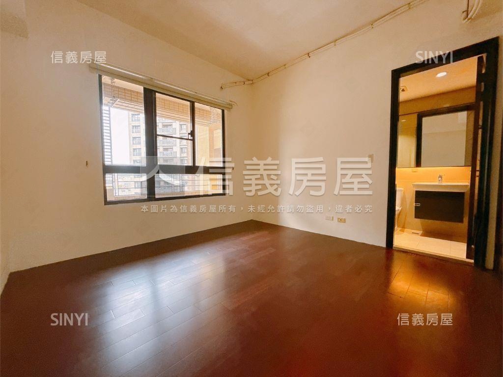 愛河首排️四房雙平車房屋室內格局與周邊環境