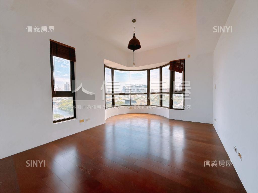 愛河首排️四房雙平車房屋室內格局與周邊環境