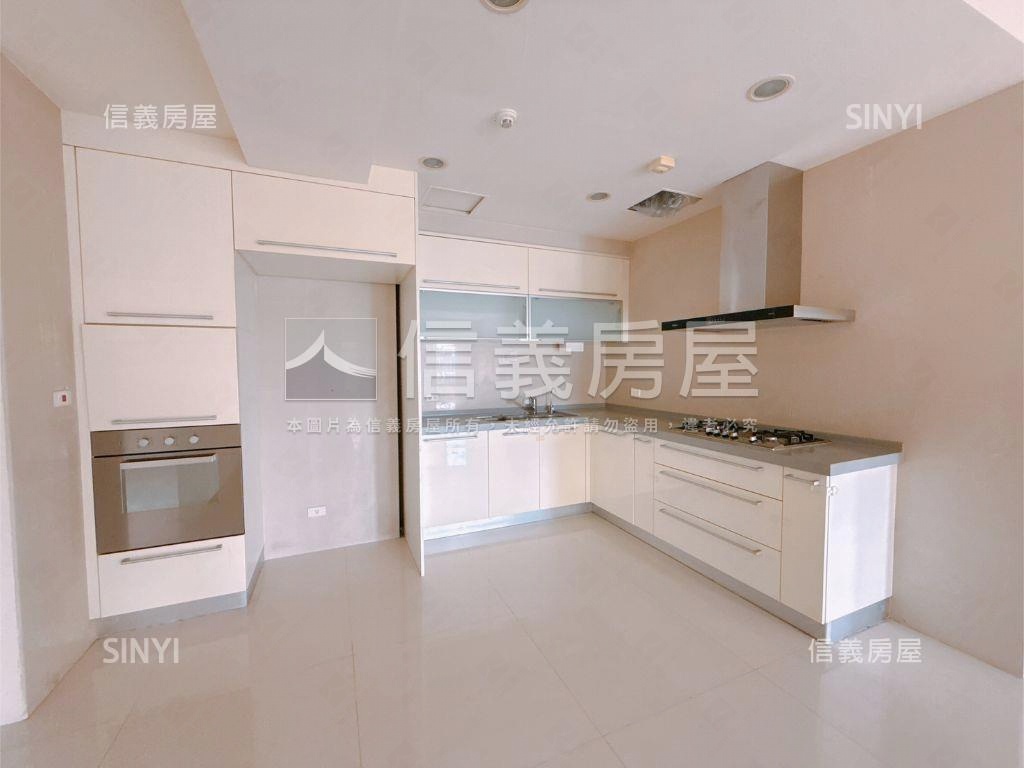 愛河首排️四房雙平車房屋室內格局與周邊環境