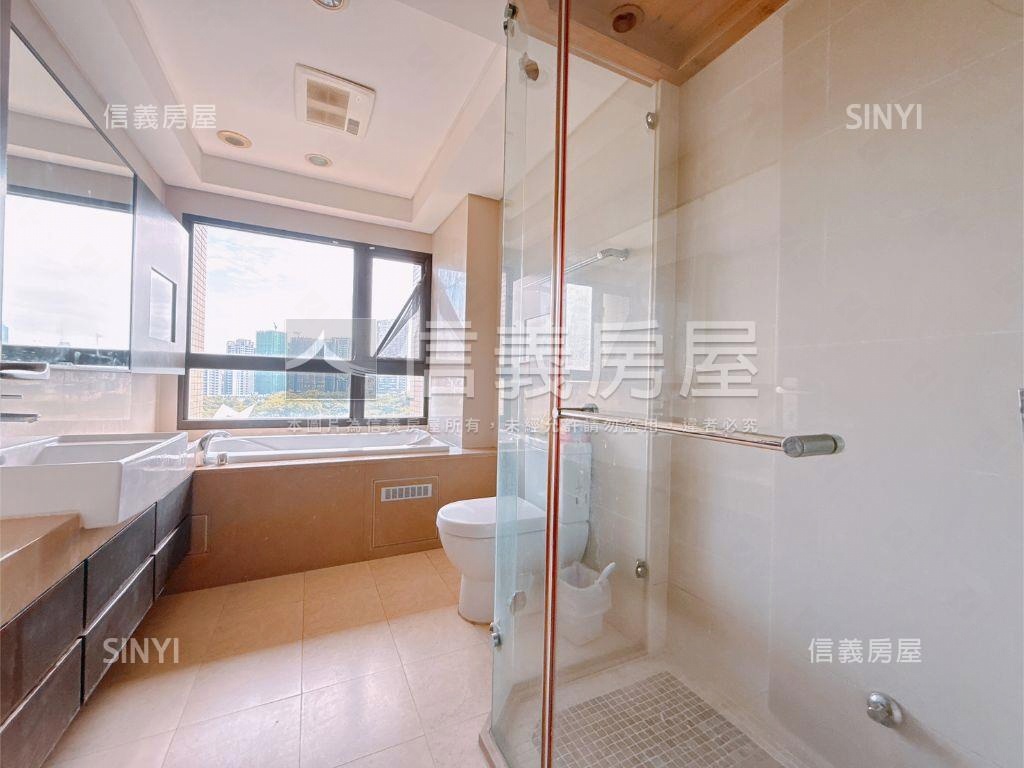 愛河首排️四房雙平車房屋室內格局與周邊環境