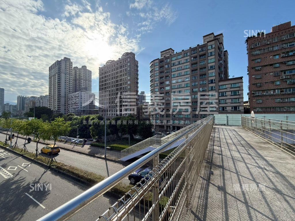 秀朗近公園三樓公寓房屋室內格局與周邊環境