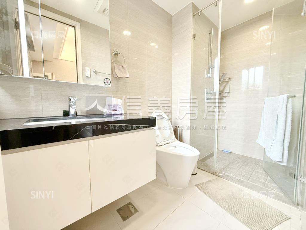 中港一方四房四衛三平車房屋室內格局與周邊環境