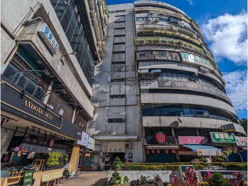 東區低總挑高金店面房屋室內格局與周邊環境