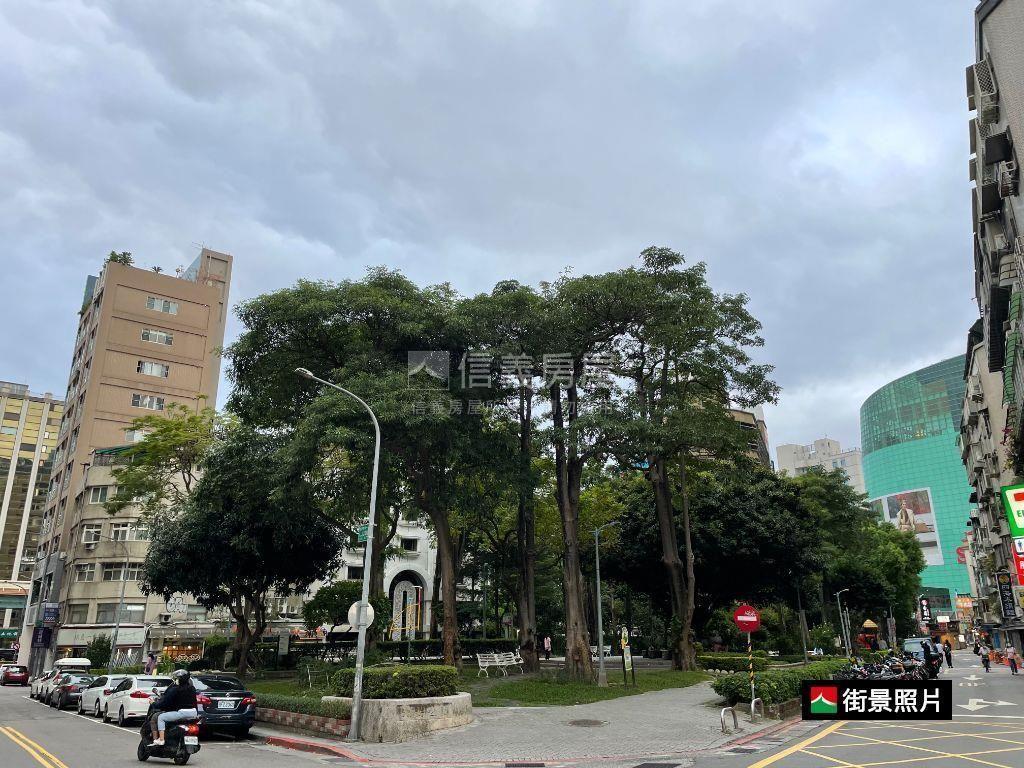 東區低總挑高金店面房屋室內格局與周邊環境