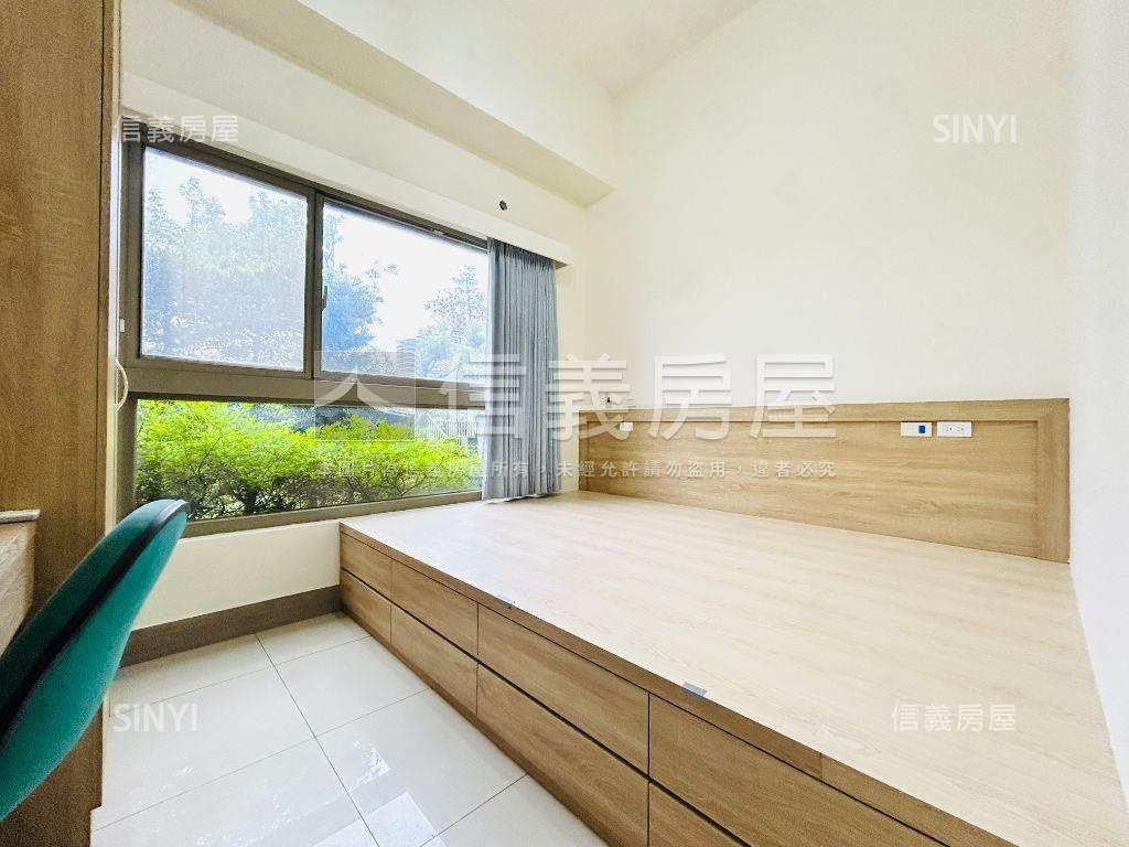 專任新市１６８挑高溫馨宅房屋室內格局與周邊環境