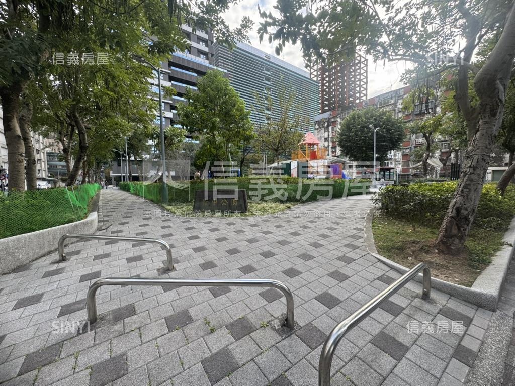 敦峰豪邸露臺獨門獨戶房屋室內格局與周邊環境